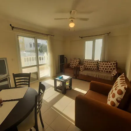 Lovely 2-bed Three Communal Pool Apartament