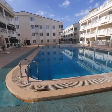 Lovely 2-bed Three Communal Pool Apartament *